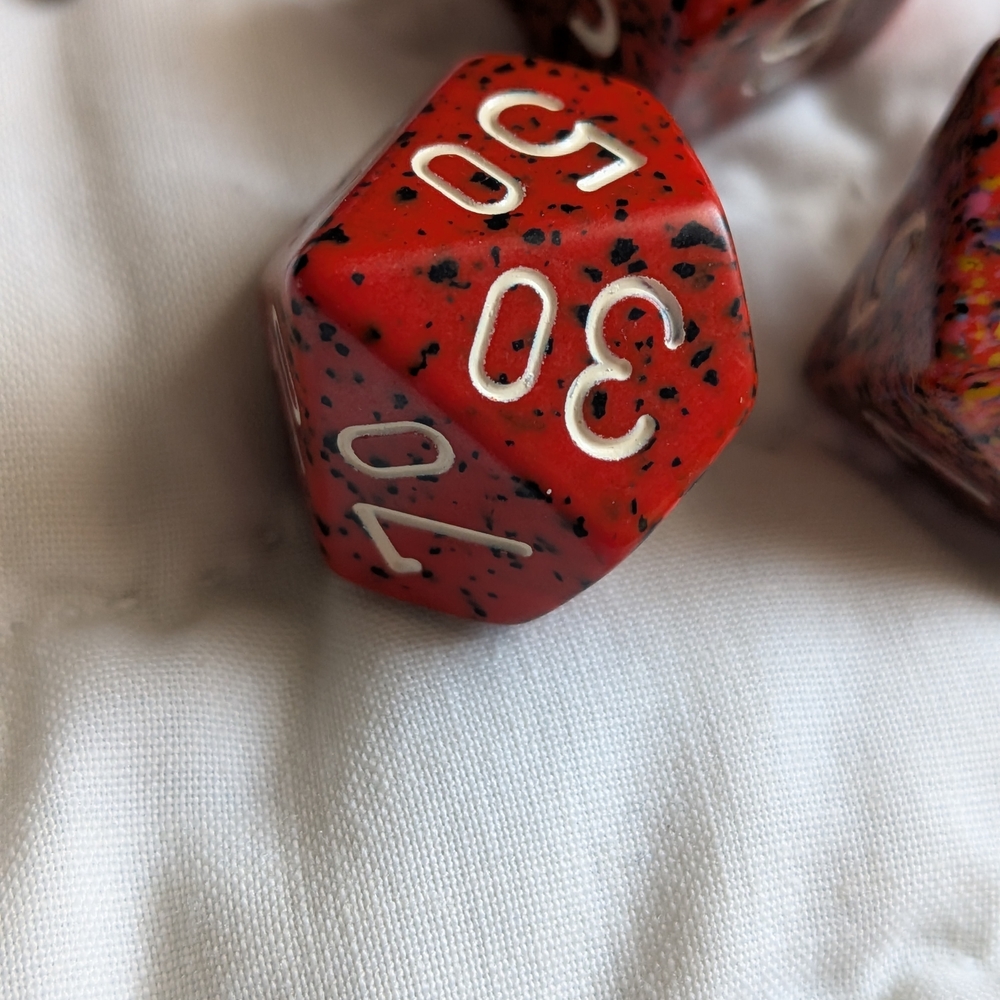 Chessex Red Dice Set Dungeon And Dragons Or AD&D Pathfinder 7 Die Mixed Patterns - Picture 5 of 12